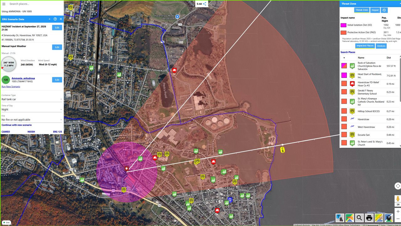 CERES 地图:纽约州 Haverstraw 上空的夜间氨罐车情景,显示 ERG 初始隔离圈和防护行动扇区、ERG 场景面板以及威胁区列表中各距离范围内的场所